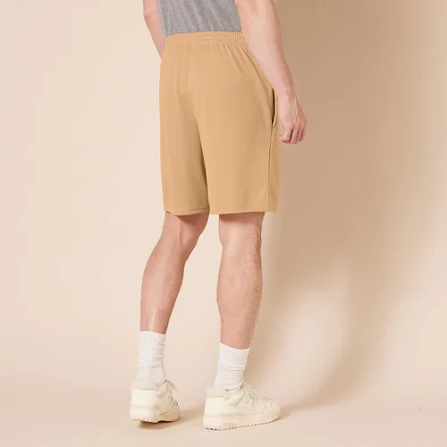 Vista 4 de Tienda Essentials - Pantalones cortos de corte suelto con tecnología de rendimiento para hombre