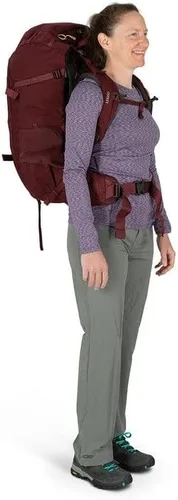 Vista 5 de Osprey Fairview Trek 50L Mochila de viaje para mujer, color rojo circón