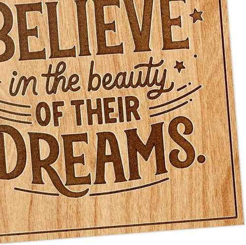 Vista 4 de Hallmark Tarjeta de graduación de madera de firma (Beauty of Dreams)