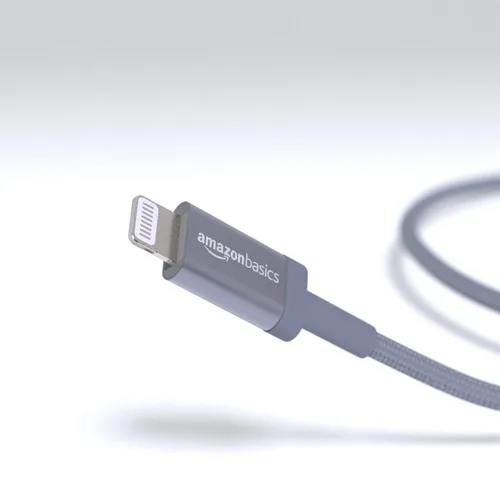 Vista 2 de Amazon Basics Cable de carga trenzado de nailon USB-C a Lightning de carga rápida con certificación MFi para iPhone y iPad de Apple, 3 pies, gris