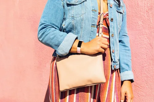 Vista 4 de Fitbit Inspire HR & Inspire - Correa de accesorios, producto oficial de Fitbit Deco, pequeña, 1 unidad