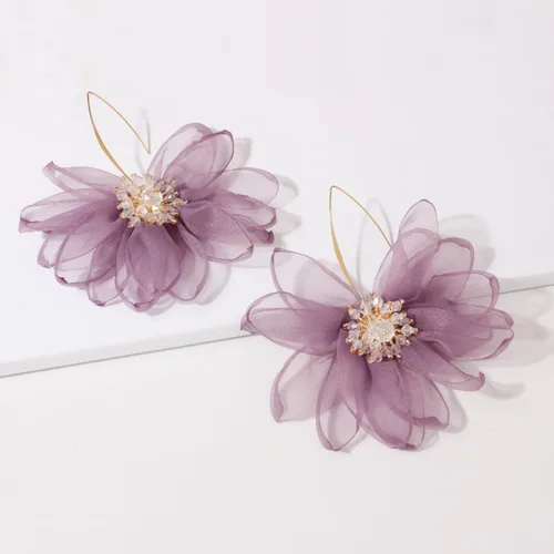 Vista 3 de Elegantes aretes grandes de pétalo grande para mujer, aretes colgantes de flores grandes con diamantes de imitación con borla floral de gasa
