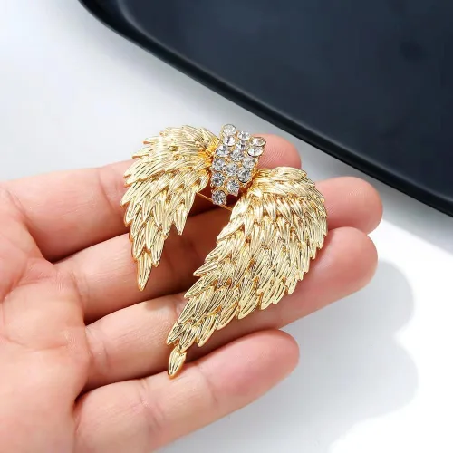 Vista 3 de Broche de oro ala de ángel con diamantes de imitación para mujer, joyería de moda, accesorios de decoración de ropa