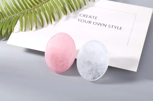 Vista 2 de DUQGUHO 2 piedras de preocupación para el pulgar para la ansiedad, cuarzo rosa natural, cristales curativos de cuarzo transparente, piedras