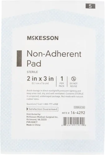 Vista 9 de McKesson, compresas no adherentes, estériles, Nylon/Poliéster, 2 x 3 pulgadas, 100 unidades, 1 paquete Altamente absorbente, eliminación indolora