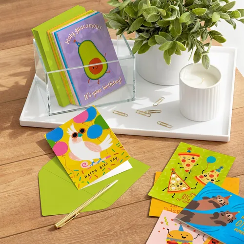 Vista 2 de Hallmark - Juego de tarjetas de cumpleaños divertidas (24 tarjetas en blanco con sobres) Chistes de comida, perro, pájaro, nutrias