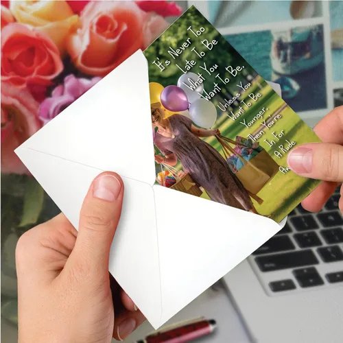 Vista 6 de NobleWorks Divertida tarjeta de papel de cumpleaños con sobre de 5 x 7 pulgadas (1 tarjeta) Bday Never Too Late Lady C8478BDG