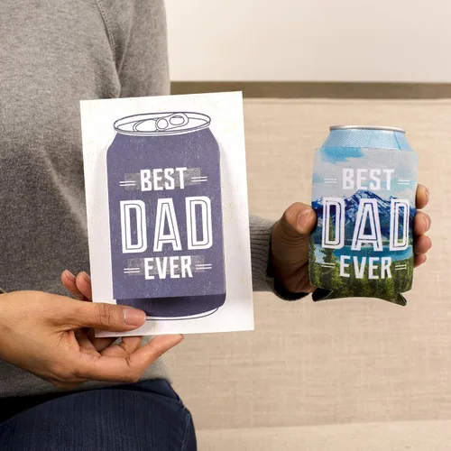 Vista 4 de Hallmark Tarjeta del día del padre para papá con regalo (enfriador de latas de bebida extraíble) Día del Padre Padre extraíble enfriador de latas