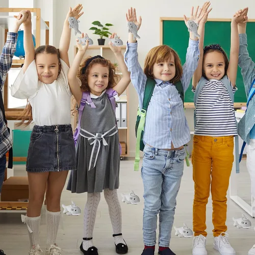 Vista 6 de Zubebe 24 llaveros de tiburón de felpa para fiestas, regalos de fiesta de animales pequeños a granel para niños, aula, escuela, baby shower, mar