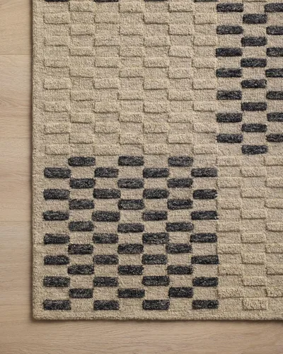 Vista 6 de Loloi Chris Loves Julia Bradley Collection, beige y medianoche, alfombra decorativa de 2 pies y 3 pulgadas x 3 pies y 9 pulgadas, alfombras clásicas