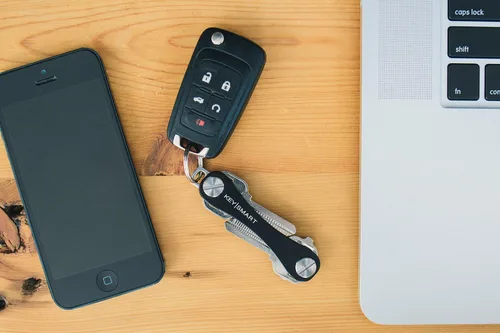 Vista 9 de KeySmart Classic - Llavero compacto con soporte y organizador (2 – 14 llaves)