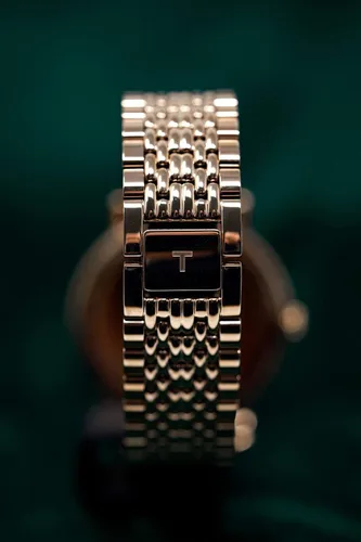 Vista 3 de Reloj Tissot T-Classic Everytime oro rosa T1096103303200