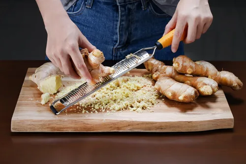 Vista 6 de Deiss PRO - Rallador de queso resistente y rallador de queso, rallador de verduras y pelador giratorio de verduras, pelador afilado de acero