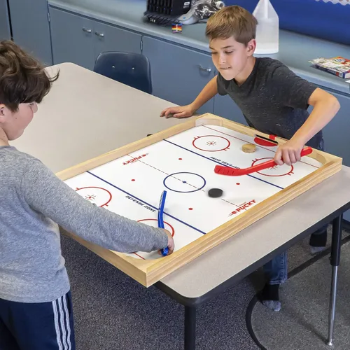 Vista 2 de GoSports Hockey Ice Pucky - Juego de hockey de mesa de madera para niños y adultos - Incluye 1 tablero de juego, 2 palos de hockey y 3 discos