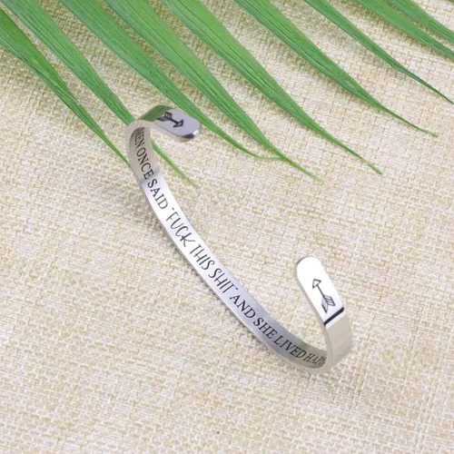 Vista 4 de JoycuFF - Pulseras de acero inoxidable para mujer, con frase inspiradoramantra (en inglés) oculta, un regalo para mostrarle tu apoyo a tus amigas