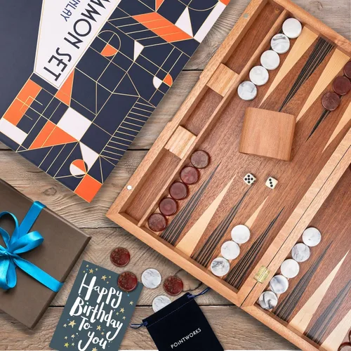 Vista 7 de Pointworks Juegos de backgammon de 17 pulgadas para adultos. Hermoso juego de mesa de backgammon con incrustaciones de madera con damas y dados