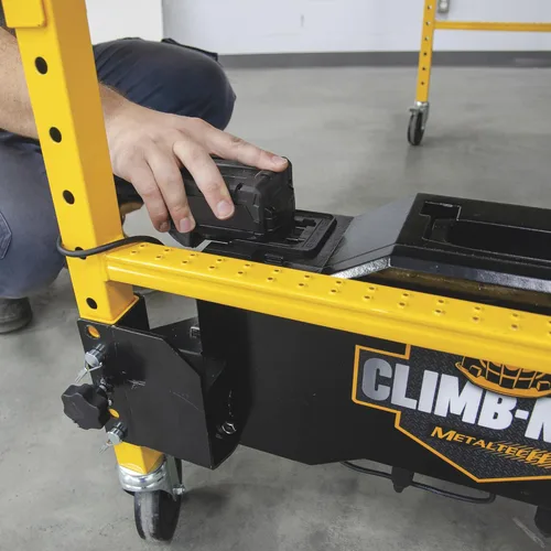 Vista 4 de Metaltech Climb-N-Go motorizado para todos los andamios Metaltech Baker Model# I-CNG