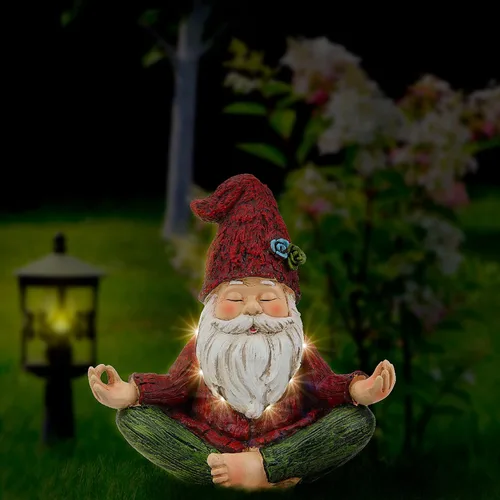 Vista 2 de Smadeer Estatua de gnomo de yoga de jardín, figura de gnomos al aire libre con luces solares, Knome en postura de yoga para decoración de jardín