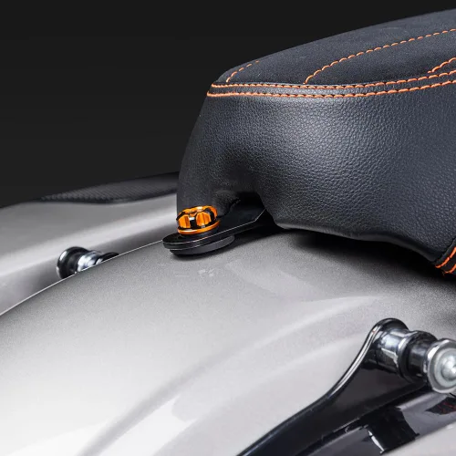 Vista 9 de Advanblack Axion - Kit de pernos de asiento moleteados CNC – 6061 Billet de aluminio con pestaña de tornillo para Harley Touring Street Glide Road