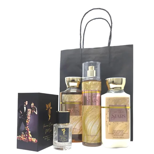 Vista 5 de Set de regalo de cuidado del baño y del cuerpo Trio con perfume Fawn Over Me y bolsa de regalo (Un Trio Fawn Over Me)