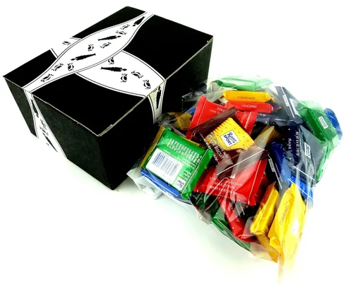 Vista 3 de Ritter Sport - Mini cuadrados surtidos de chocolate, bolsa de 1 libra en una caja de corbata negra