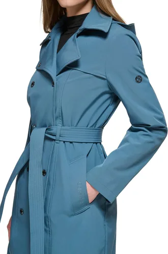 Vista 5 de Calvin Klein Chaqueta impermeable con cinturón de doble botonadura para mujer con capucha extraíble