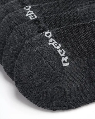 Vista 4 de Reebok Calcetines deportivos para hombre con comodidad acolchada (paquete de 12)