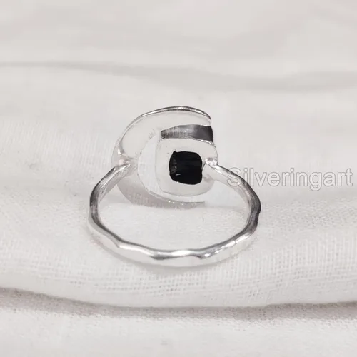 Vista 3 de Anillo de turmalina negra natural, anillo ajustable de luna creciente de turmalina áspera, octubre, plata de ley 925, anillo para mujer, Navidad