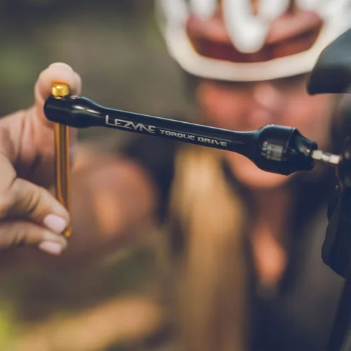 Vista 6 de LEZYNE Multiherramienta para bicicleta de accionamiento de torque, aluminio mecanizado CNC, sujeción magnética, 11 brocas intercambiables, cabezal