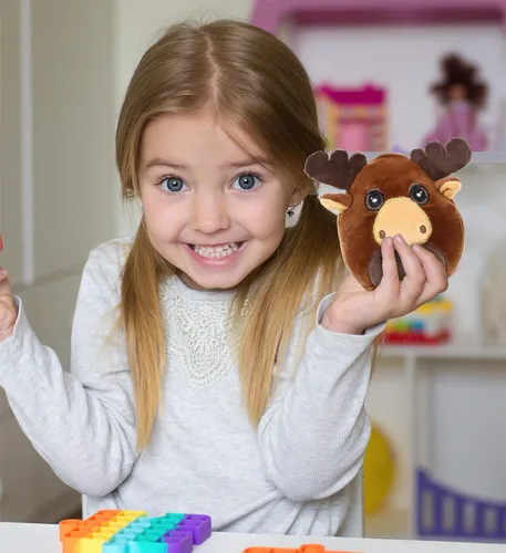 Vista 6 de DolliBu Snug Mooshies - Animal de peluche de alce – Wild Life súper blando y suave juguete de peluche sensorial para niñas y niños, lindo animal