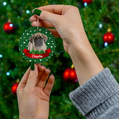 Vista 4 de Rosemary Green Theme Design English Mastiff Puppy Nombre Personalizado Adornos de Navidad 2023 Círculo Blanco Cerámica Cachorro Dueño Regalos
