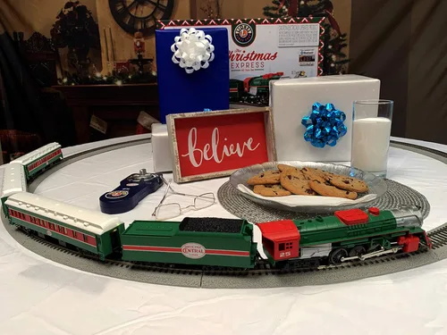 Vista 5 de Juego de tren Lionel Christmas Express LionChief Bluetooth eléctrico de calibre HO con control remoto, multicolor