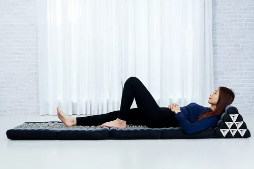 Vista 4 de Leewadee Cómodo colchón japonés de suelo, cama tailandesa con cojín triangular, colchón futón, tapete de masaje tailandés extra largo, 89 x 20 azul