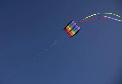 Vista 3 de In the Breeze Rainbow Stripes 5.0 Parafoil Kite