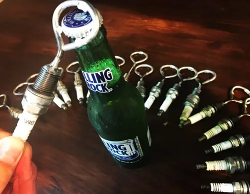 Vista 3 de Spark Plug Bottle Opener - Unique Gift for Car Enthusiasts and Gearheads
