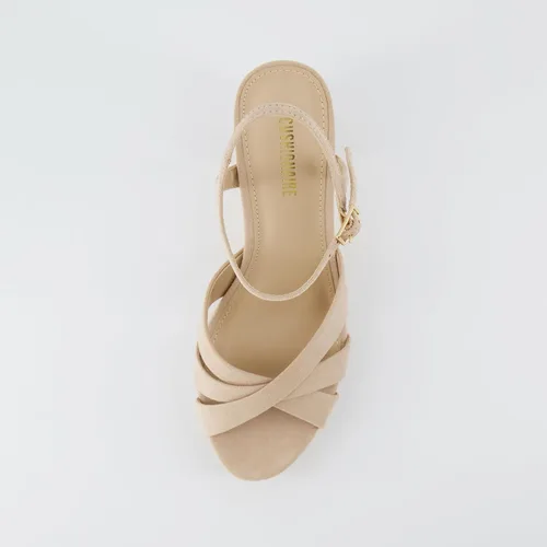 Vista 6 de CUSHIONAIRE Sandalia de vestir con plataforma Mood para mujer + espuma viscoelástica y anchos disponibles