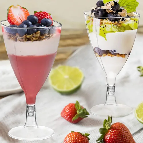 Vista 5 de Foraineam Paquete de 100 tazas transparentes de postre con cucharas, copas de vino de plástico, copas de champán de plástico de 7 onzas, copas