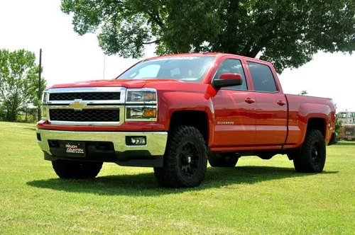 Vista 6 de Rough Country Kit de nivelación de elevación de 2" para Chevy Silverado y GMC Sierra 2500HD (2001-2010) con códigos FT - Aumenta la distancia al