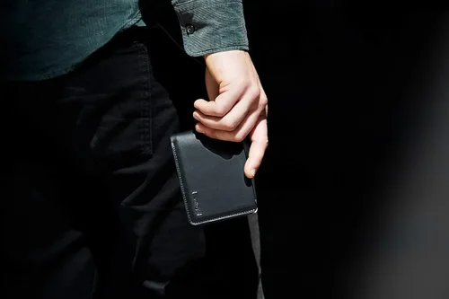 Vista 7 de Bellroy Hide & Seek Premium Edition LO (billetera de cuero delgado)