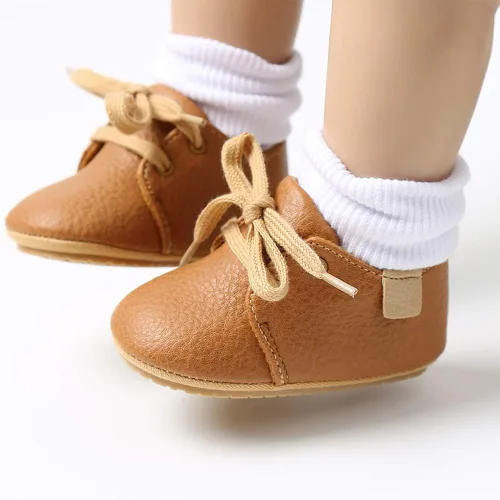 Vista 2 de E-FAK Zapatos de piel sintética suave para bebés, mocasines Oxford con suela de goma, mocasines Oxford, zapatos de vestir para caminar
