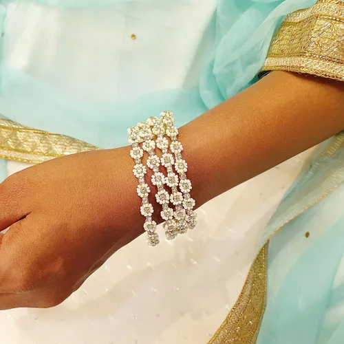 Vista 5 de Efulgenz Brazaletes indios para mujer, estilo indio, Bollywood, tradicional piedra de perlas sintéticas, juego de pulseras de boda (oro