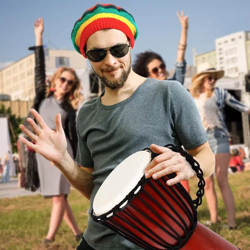 Vista 5 de ArtCreativity Set de tambor Djembe de madera de 16 pulgadas con baquetas, diseño de tambor africano de madera marrón rústico, instrumento musical