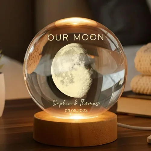 Vista 10 de Pofily Pareja besándose bajo la luz de la luna, Fase lunar personalizada por fecha, luz nocturna LED de bola de cristal personalizada, regalo