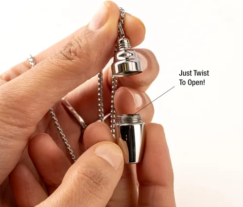 Vista 4 de Collar de coctelera más pequeño jamás - Colgante de acero inoxidable Accesorio de barra novedoso para camareros y amantes de los cócteles, Acero