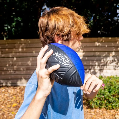 Vista 6 de Nerf Pro Grip - Pelota de fútbol americana, azul, pelota de espuma clásica, fácil de atrapar y lanzar, juguetes deportivos, regalos de Navidad