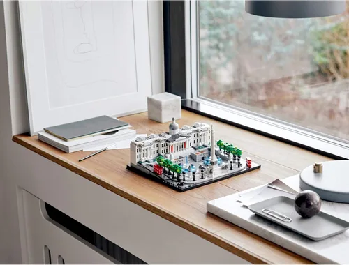 Vista 5 de LEGO Architecture 21045 Kit de construcción del edificio de la plaza Trafalgar (1197 piezas)
