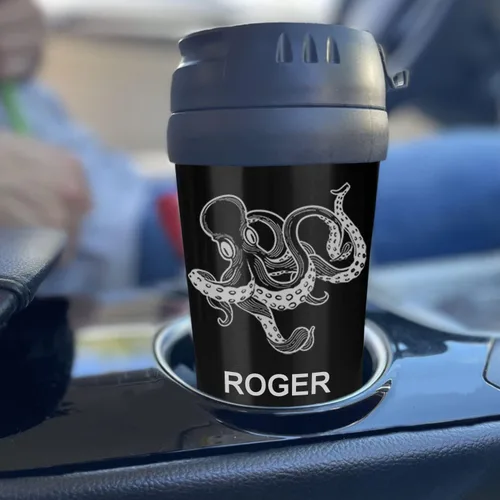 Vista 4 de LaserGram Taza de viaje de café de 16 onzas, escudo de armas República Dominicana, grabado personalizado incluido (negro)