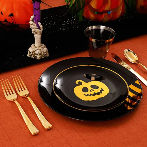 Vista 5 de KIRE - 25 platos de plástico negro y dorado para invitados de Halloween con diseño de calabaza sonriente, incluye 50 piezas de platos negros, 150
