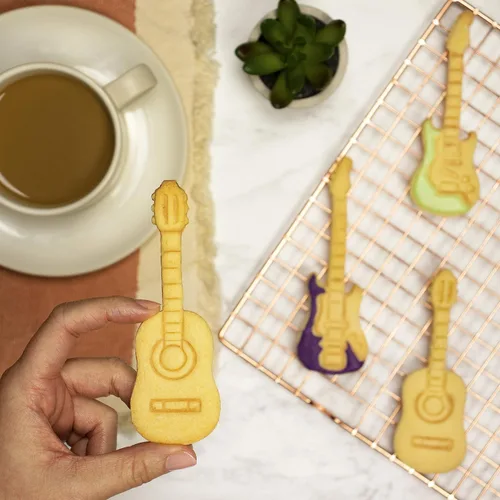 Vista 6 de Juego de 3 cortadores de galletas de guitarra (diseños: acústico, eléctrico, bajo), 3 piezas - Bakerlogy