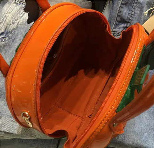 Vista 2 de QZUnique Bolso de hombro de calabaza 3D brillante PU monederos Halloween novedad bolsa cruzada bolsa de regalo de fiesta de vacaciones bolsa